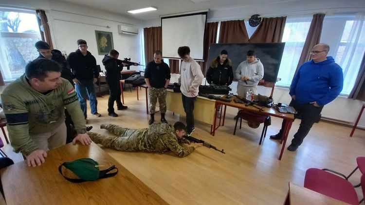 Fegyvertechnikai bemutató iskolánkban