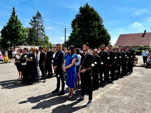 Nyári melegben ballagtak el az idén végzőseink