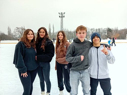 Korcsolyázás a Pécsi Városi Műjégpályán